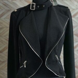 Chic Black Jacket with Zipper Details
